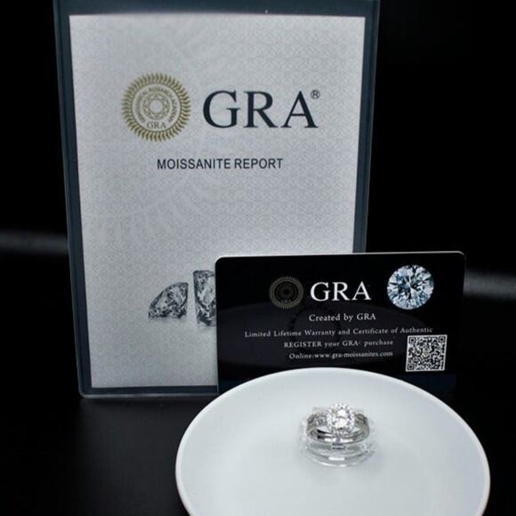 1.5 ct Oval Halo Moissanite Cubic Zirconia Wedding Set Ring Size 7 - Picture 2 of 11